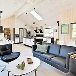 5 Star Holiday Home In Nexo Сasa de vacaciones Snogebæk
